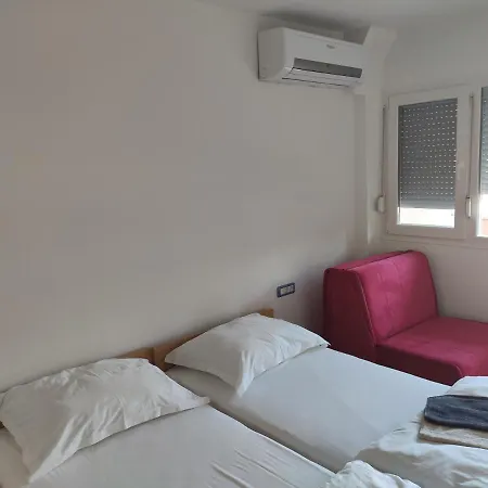 Hostel Erks