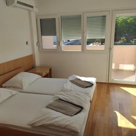 Hostel Erks *